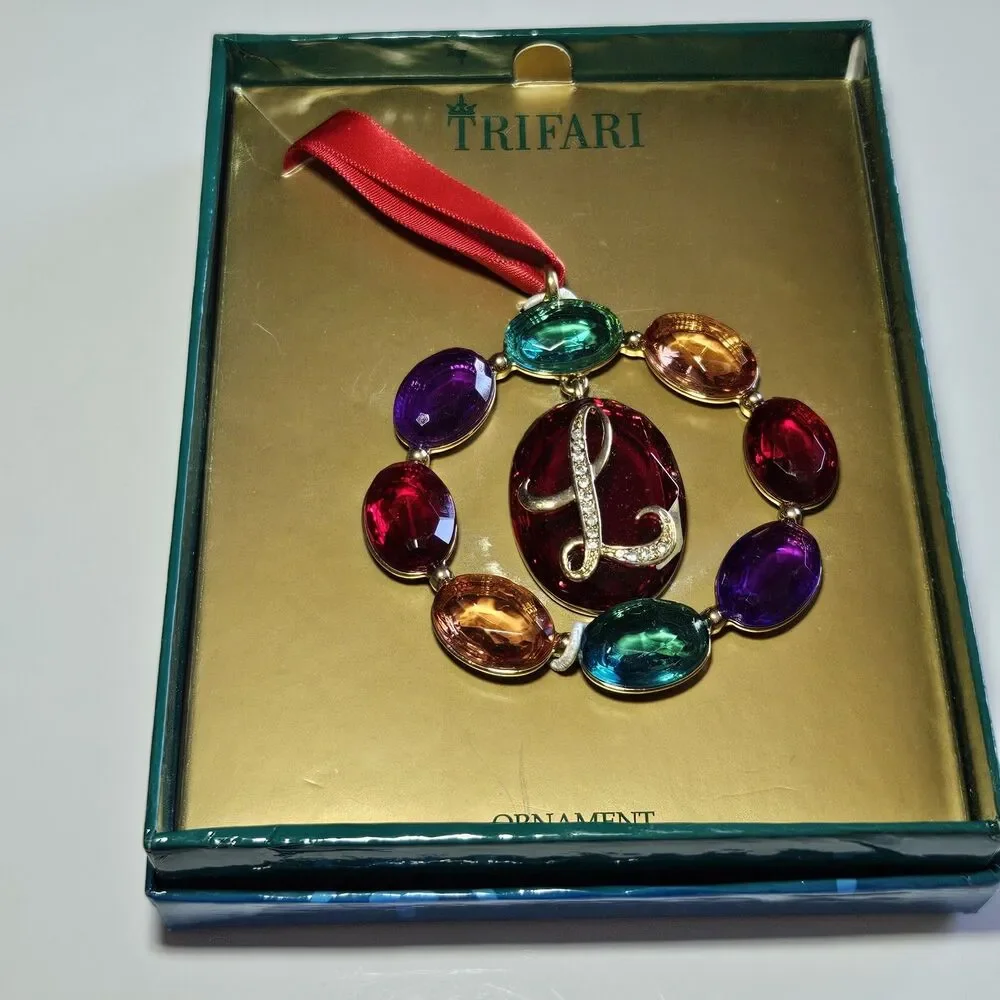 Crown Trifari crown trifari